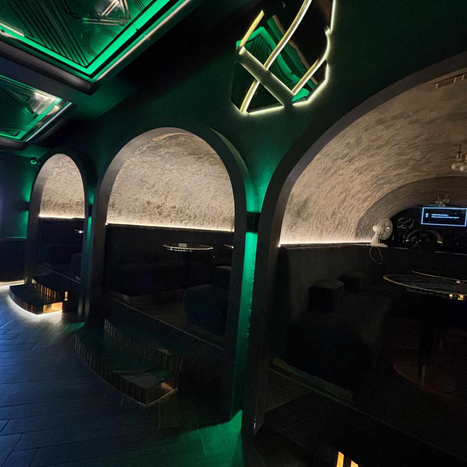 Emerald lounge in Leeds (photo 2)