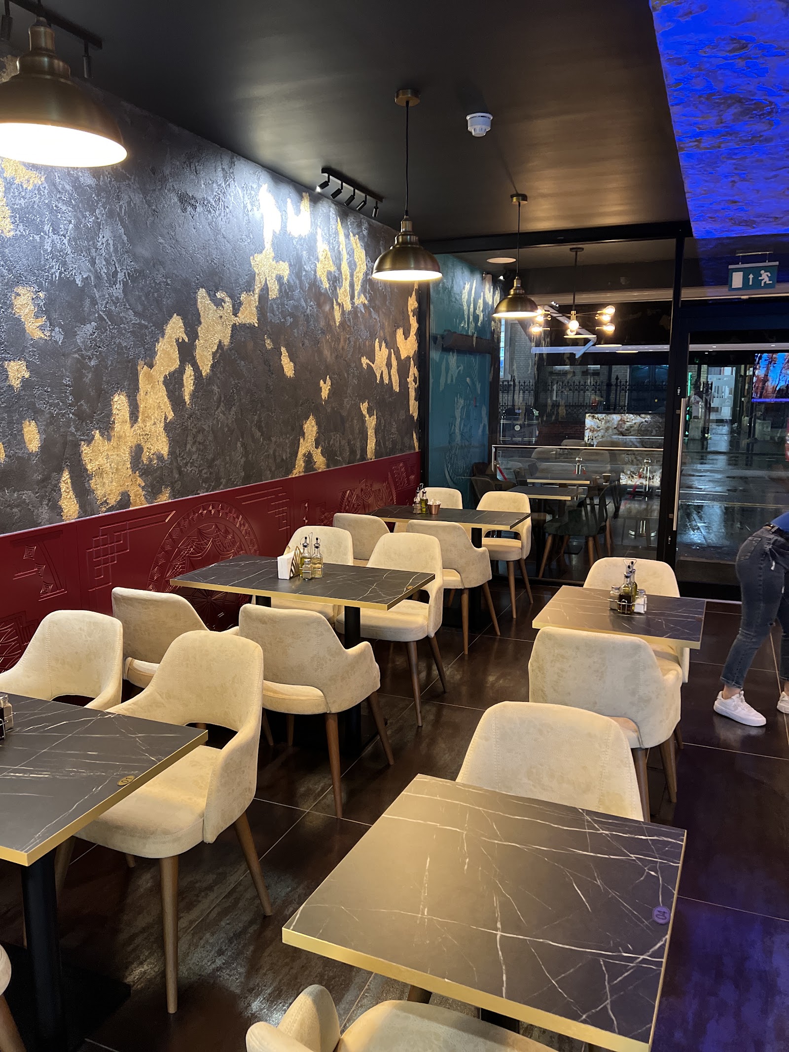 Friends Lounge Leyton in London (photo 2)